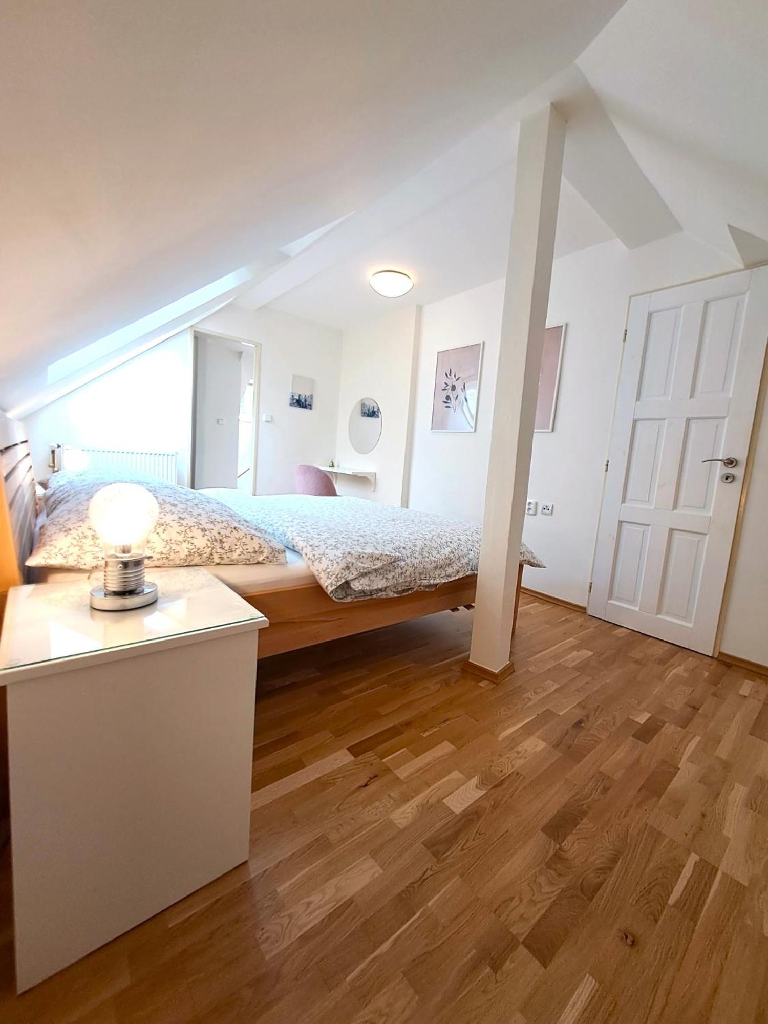 Apartmanovy Dum Se Zahradou V Klidne Casti Prahy Prag Exterior foto